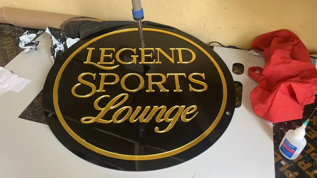 Legend Sports Lounge round gold sign